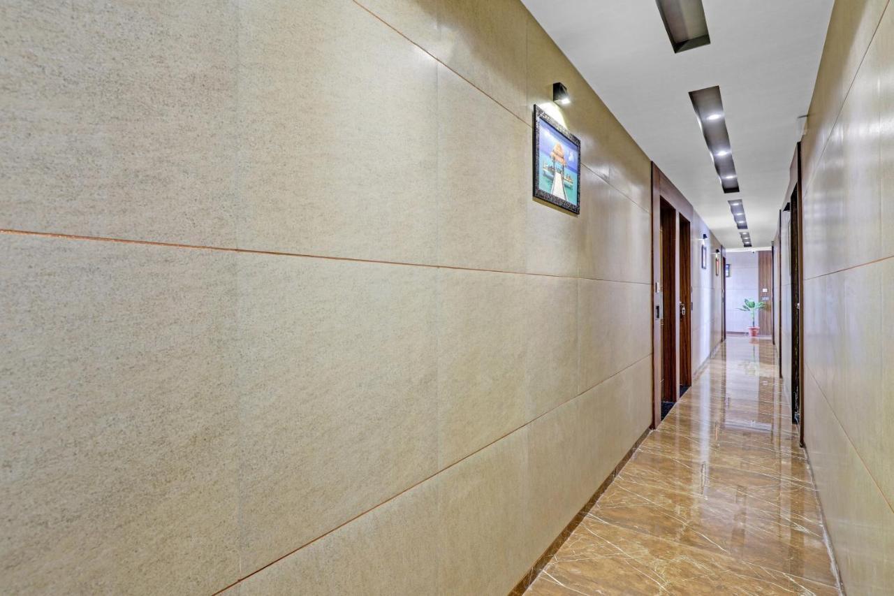 Oyo Flagship 86605 Hotel The Meriton Ахмедабад Экстерьер фото