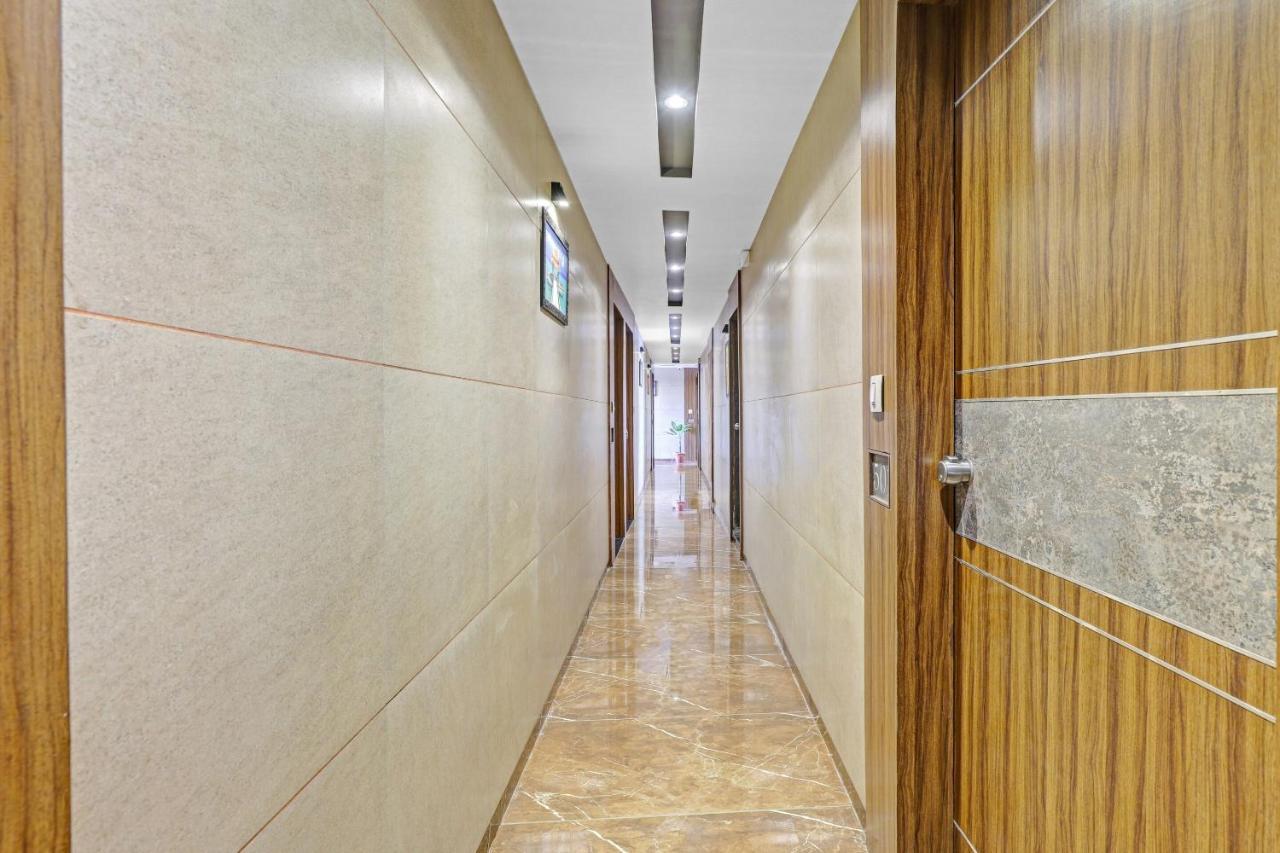 Oyo Flagship 86605 Hotel The Meriton Ахмедабад Экстерьер фото